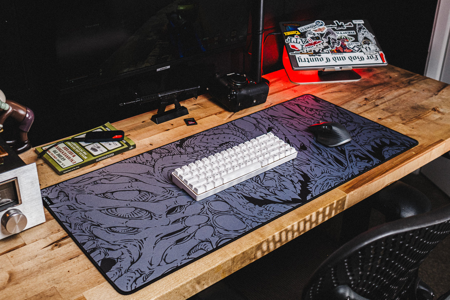 Hyperbeast Mouse Mat – Gray